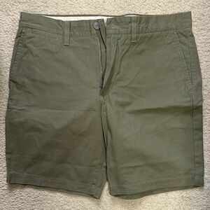 H&M Men's Khaki Green Flat Front Shorts
